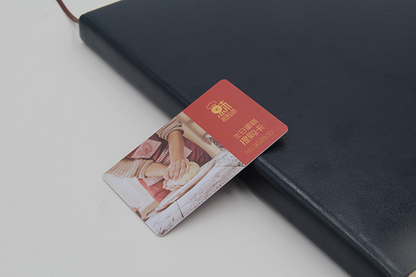 钥匙扣卡是否可以做成IC ID复合卡，，，，，，，可以的话有哪些样式？？？？？？？