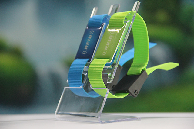 长毛的id硅胶腕带魔术手套，，，，，，，污渍一洗就掉