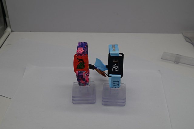 小区门禁卡怎样定制并且授权开门呢？？？？？？