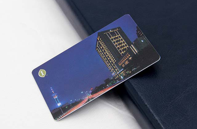 让主顾办剖析员卡的目的，，，是吸引新主顾