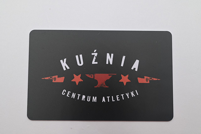 为了避免新生儿被盗，，，，院方给新生儿带上RFID钥匙扣卡防盗脚环